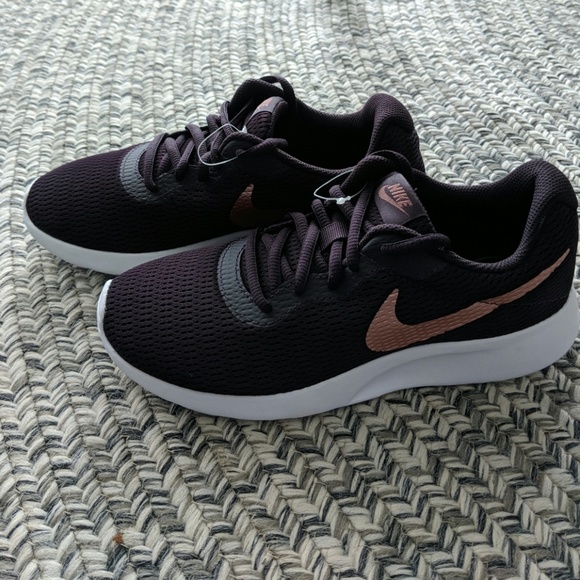 rose gold nike womens